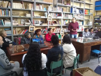 Adultos de la escuela 704 participaron del taller en la Biblioteca Monte Chingolo
