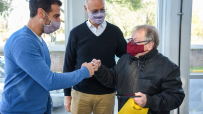 Daniel Gollan y Julián Álvarez  visitaron el vacunatorio de la  UNLa