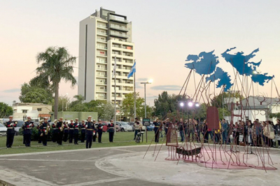 Con un emotivo acto homenaje, la UNLa reinauguró la Plazoleta “Héroes de Malvinas” en honor a los 649 soldados argentinos caídos en la guerra