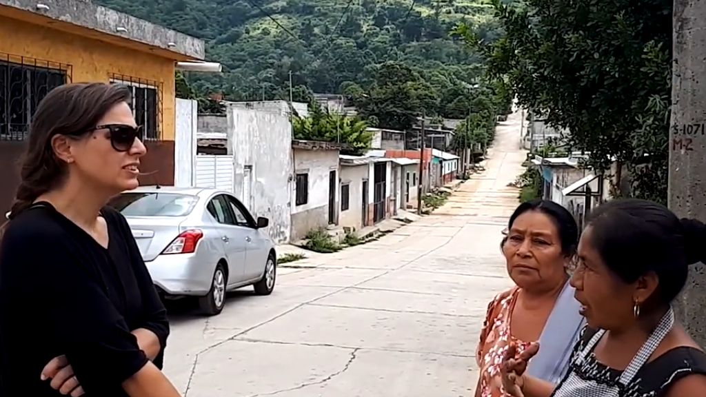 Fotograma de Esther Está Acá