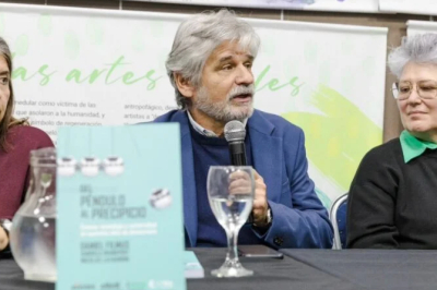 Daniel Filmus presenta en la UNLa su libro “Del péndulo al precipicio. Ciencia, tecnología y sociedad en 40 años de democracia”