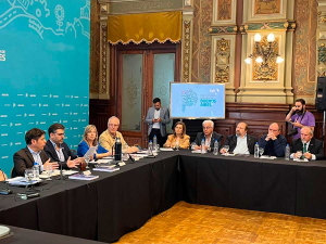 En un encuentro científico, el gobernador Kicillof anunció inversiones para más de 60 proyectos