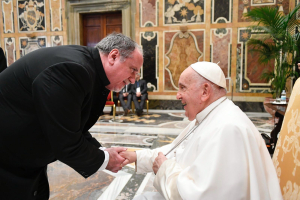 Mensaje del rector Daniel Bozzani sobre la vida, influencia y legado del Papa Francisco