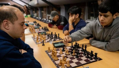 La UNLa celebr&oacute; 20 a&ntilde;os de ajedrez con un Torneo Blitz en su Biblioteca