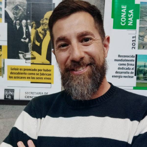 Hours, Martín Leonardo