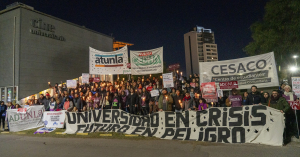 Masiva “marcha de antorchas” de la comunidad universitaria de la UNLa