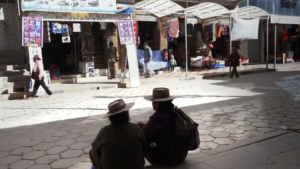 A través de la tierra