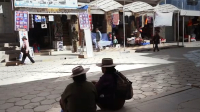 A través de la tierra