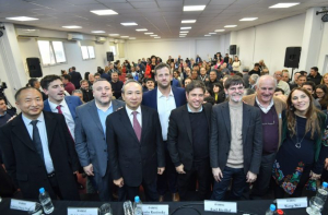 Kicillof disertó en la UNPAZ y calificó de &quot;bochornosa&quot; la decisión del gobierno nacional de no unirse a los BRICS