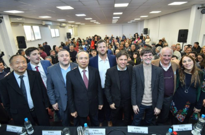 Kicillof disertó en la UNPAZ y calificó de &quot;bochornosa&quot; la decisión del gobierno nacional de no unirse a los BRICS