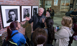Qued&oacute; inaugurada la muestra "Malvinas. Retratos y paisajes de guerra" del fot&oacute;grafo Juan Travnik