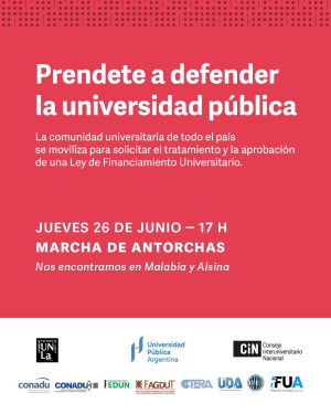 Marcha de antorchas en defensa de la universidad pública