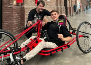 Estudiante de la UNLa desarrolló una bicicleta para un integrante de la Selección Argentina de tenis adaptado