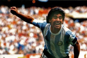 El ciclo de f&uacute;tbol y cine comienza con el film "Amando a Maradona"