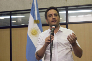 Conferencia del ministro Cabandié sobre ambiente, pobreza y desarrollo