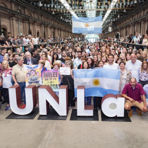 Abrazo a las universidades en defensa de la educación pública y no arancelada