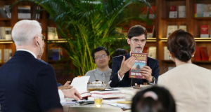 Sabino Vaca Narvaja presenta su libro sobre las relaciones Argentina-China en Santa Rosa