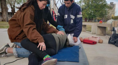 Capacitación en los primeros auxilios RCP-DEA s estudiantes de la UNLa