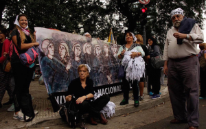 La UNLa repudió el ataque a los pañuelos de las Madres durante el “banderazo” por Vicentin
