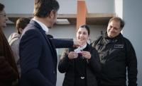 General Belgrano: Kicillof entreg&oacute; viviendas a familias del distrito