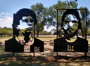 Con una recreación del festejo de Argentina campeón mundial, chicos y chicas de instituciones barriales inauguraron una escultura de Messi en la UNLa