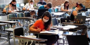 Restricciones en otra universidad pública del GBA: exigen pase sanitario o un PCR cada tres días