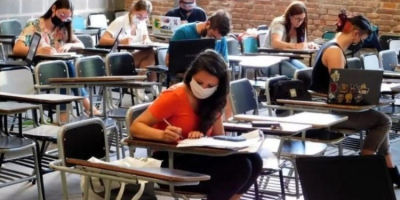 Restricciones en otra universidad pública del GBA: exigen pase sanitario o un PCR cada tres días