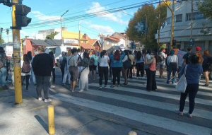 Estudiantes de la UNLa se manisfestaron y cortaron Malabia